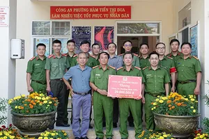 Khen thưởng Công an phường phối hợp tìm ra kẻ sát hại công dân Nga ở Bình Thuận