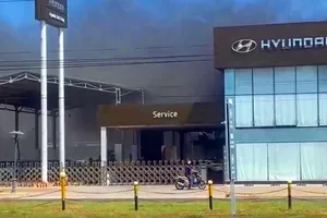 Khống chế đám cháy tại đại lý Hyundai Bình Thuận