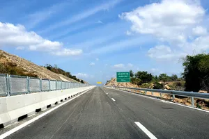 Đề nghị chỉ cho 3 loại xe chạy với tốc độ 90km/h trên cao tốc Cam Lâm-Vĩnh Hảo