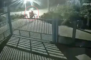 Xác minh clip người đàn ông nửa đêm khống chế đè cô gái trẻ xuống đường