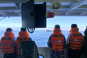 Bình Thuận đề nghị tàu tuần tra Hải quân hỗ trợ tàu hậu cần gặp nạn trên Biển Đông