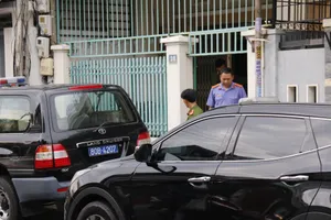 Xe của Bộ Công an xuất hiện tại nhà cựu Phó Chủ tịch tỉnh Bình Thuận