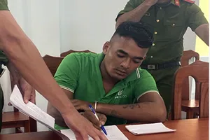 Bắt giam 2 'lâm tặc' dùng hung khí tấn công lực lượng bảo vệ rừng phòng hộ