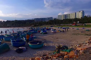 Thêm một thanh niên bị đuối nước tại bãi biển đá ông Địa, Bình Thuận