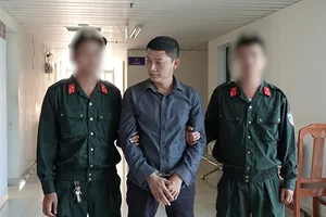 Bắt giam 'Trung 8 ngón' vì quậy phá quán bar ở Phan Thiết