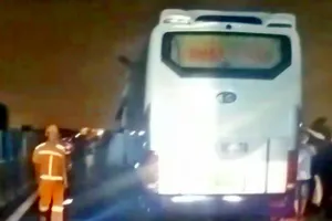 Tai nạn trên cao tốc Vĩnh Hảo-Phan Thiết, tài xế tử vong, nhiều hành khách bị thương