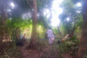 Thi thể nam sinh lớp 12 có dây quấn quanh bụng, cột chặt với 1 tảng đá 