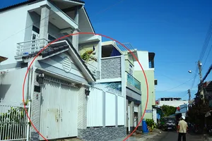 Cưỡng chế, giao căn nhà 'bỗng dưng bị người khác chiếm giữ' cho khổ chủ