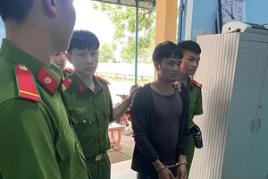 Bắt giam người chồng dùng hung khí tấn công vợ gây thương tích nặng