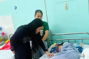 Đánh hội đồng bạn, 8 nữ sinh lớp 7 ở Bình Thuận bị nhà trường kỷ luật