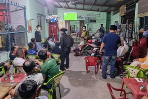 Bắt quả tang 2 điểm cá độ bóng đá các trận đấu AFF Cup 2024