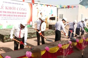 Bình Thuận: Dân hiến đất làm đường dư tiền tỉ xây thêm cầu và 4.600 m đường 