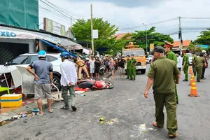 Ôtô tông vào quán bánh xèo, 1 người chết, 2 người bị thương