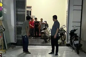 Kẻ dùng dao khống chế nữ chủ quán dương tính với ma túy đá