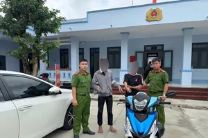 Bắt giữ 2 tên cướp giật tài sản của phụ nữ đi xe máy trên đường