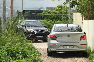 Nhiều cảnh sát khám xét trụ sở 6 công ty tại Lâm Đồng