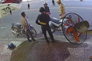 Bắt giam người tấn công CSGT khi đang kiểm tra nồng độ cồn