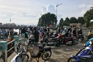 Tìm thân nhân thi thể người đàn ông khoảng 30 tuổi nổi trên sông Cà Ty 