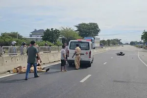 Tạm giữ thanh niên lao xe với tốc độ cao vào trung tá Cảnh sát giao thông