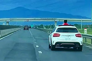 Xác định người để trẻ thò đầu qua cửa xe trên cao tốc Vĩnh Hảo-Phan Thiết