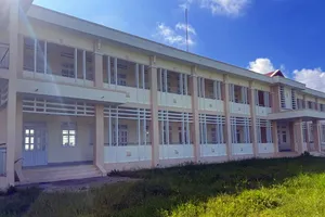 Kiểm tra 'ngôi trường xây xong đã lâu nhưng có thấy học sinh đâu'