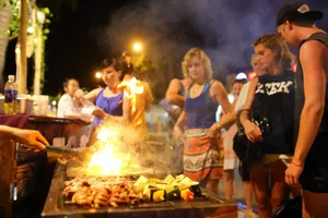 Mũi Né thắp sáng đêm cuối tuần khi ẩm thực gặp gỡ âm nhạc đường phố