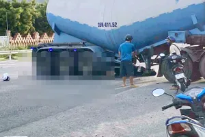 Va chạm với xe đầu kéo trên Quốc lộ, 2 người tử vong 