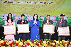 'Từ vườn hoa thi đua, Lâm Đồng gieo mùa khát vọng mới'