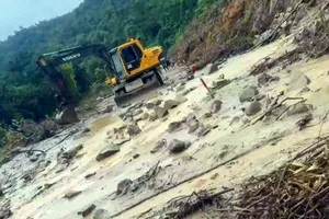 Khắc phục xong sự cố tái sạt lở trên Quốc lộ 28B, phương tiện có thể lưu thông