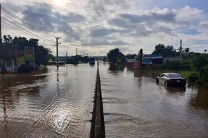 Lâm Đồng: Quốc lộ 28B thông xe, dải phân cách trên Quốc lộ 1 bị xô lệch