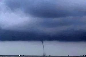 Lại xuất hiện vòi rồng cao hàng chục mét trên vùng biển Lâm Đồng