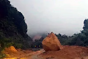 100.000 m3 đất đá vùi lấp Quốc lộ 14E, đèo Khánh Lê và đèo Lò Xo báo động đỏ