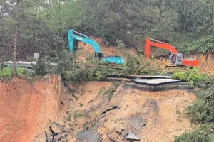 Đường tạm qua đèo Mimosa sẽ thông xe 2 làn trước ngày 30-11