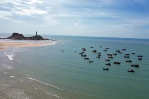 Lâm Đồng: Cấm biển, ứng phó bão số 15 với tinh thần 'đắt lo - ế mừng'