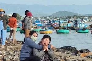 Lâm Đồng: Sóng lớn đánh lật thuyền thúng khiến 1 người mất tích 