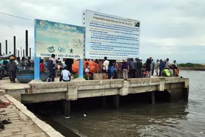 Tìm thấy thi thể người đàn ông bị lật thuyền thúng ở cửa biển Liên Hương