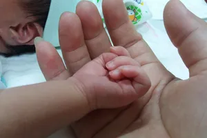 Mang thai khi bị kết án có phải sinh con trong tù không?