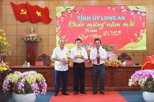 Nguyên Chủ tịch nước, nguyên Phó Thủ tướng thường trực chúc tết tại Long An