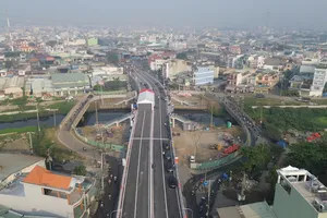 Video: Cầu Tân Kỳ Tân Quý thông xe, giải quyết ùn tắc giao thông tại cửa ngõ phía Tây TP.HCM