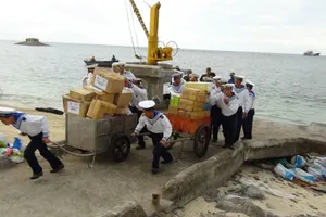 Tết nơi chân trời khơi xa