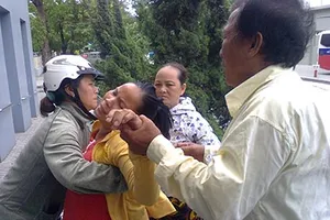 Công bố nguyên nhân vụ trẻ tử vong, người nhà vây bệnh viện