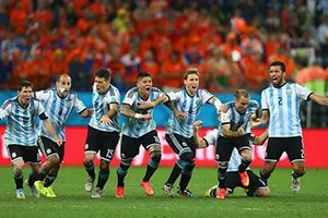 Argentina vào chung kết gặp Đức sau loạt sút luân lưu