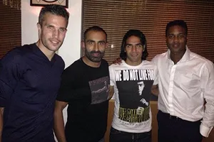 Van Persie mời Falcao ăn đêm mừng đại thắng