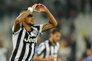Vidal giúp Juventus đi vào lịch sử Serie A