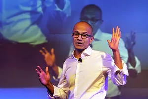 CEO Microsoft xin lỗi vì nói phụ nữ không nên đòi tăng lương