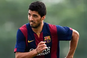 Luis Suarez tự hủy hoại sự nghiệp