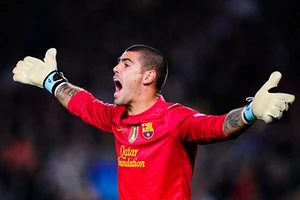 M.U ‘gây sốc’ khi mời Victor Valdes về Old Trafford