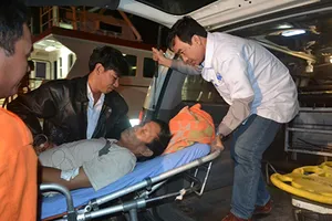 Điều tàu cứu nạn lai dắt tàu cá gặp nạn