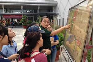 Triển lãm bản đồ bằng gốm khẳng định chủ quyền biển đảo Việt Nam