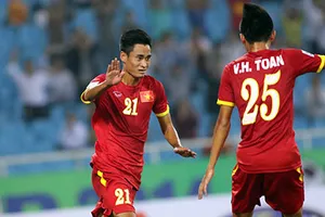 Việt Nam 3-0 Lào: Mở toang cửa vào bán kết